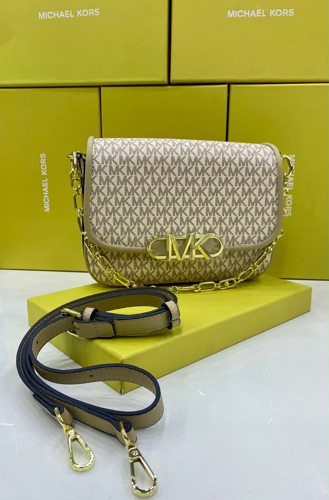 Michael Kors Crossbody Chain Bag Color 04