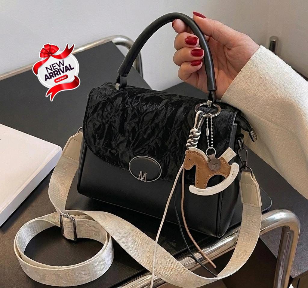 Crinkle Flap Bag M Buckle Black